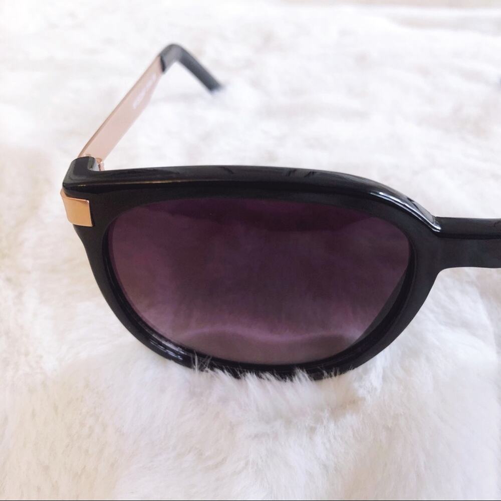Isabel Black Round Fashion Sunglasses - Picture 6 of 9
